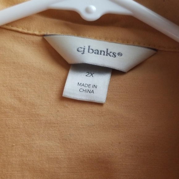 CJ Banks Plus Size Vest with Matching V Neck. - Picture 2 of 3